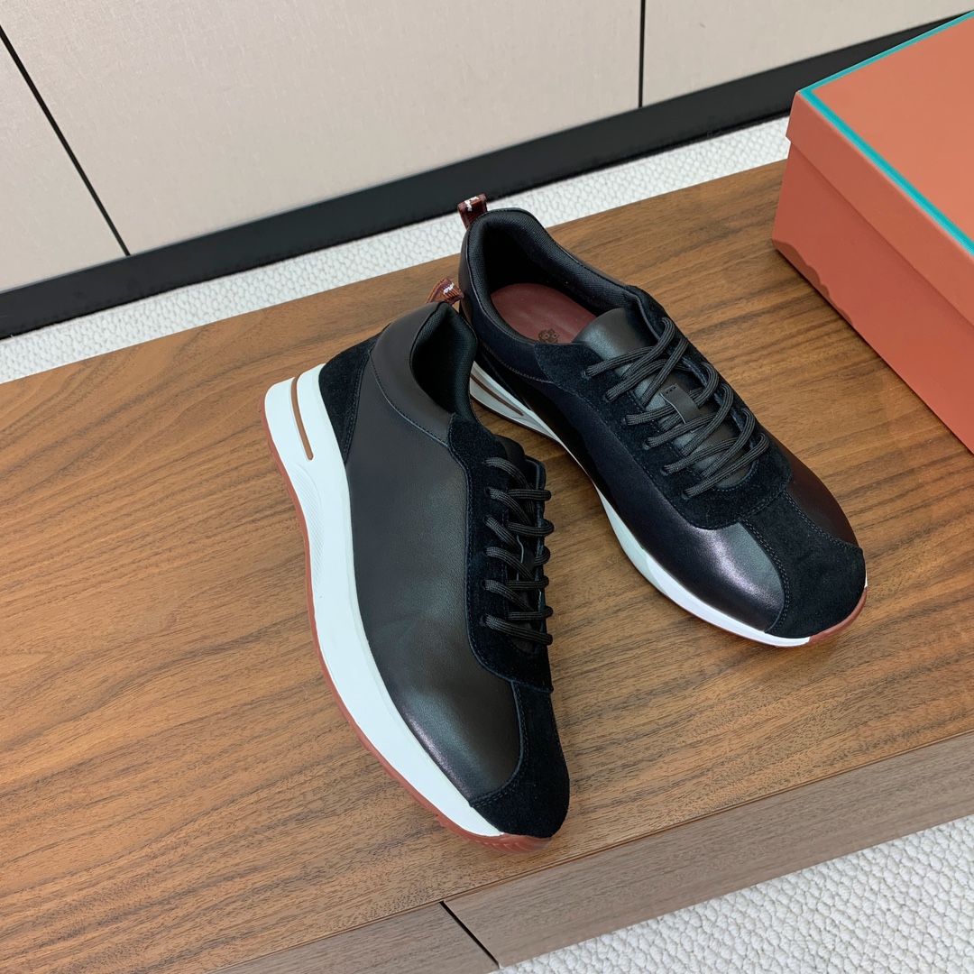 【Loro Piana】情侣款休闲运动鞋。简约时尚，鞋面采用牛反绒拼皮。羊皮垫脚。定制橡胶底。
码数：女