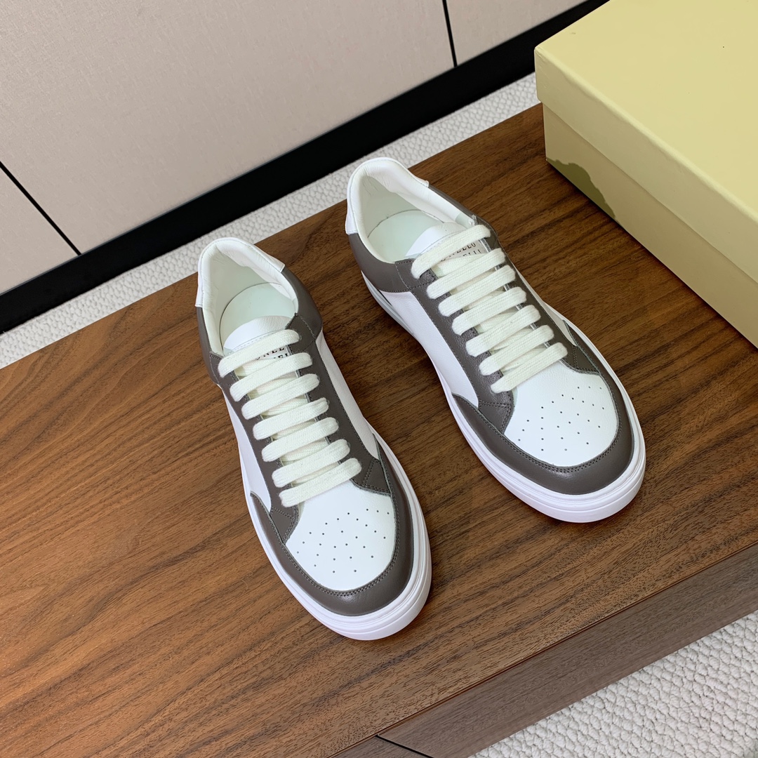 【BRUNELL* CUCINELL*】男款休闲鞋。简约时尚。鞋面牛皮、羊皮内里，高密度弹力乳胶（可拆卸