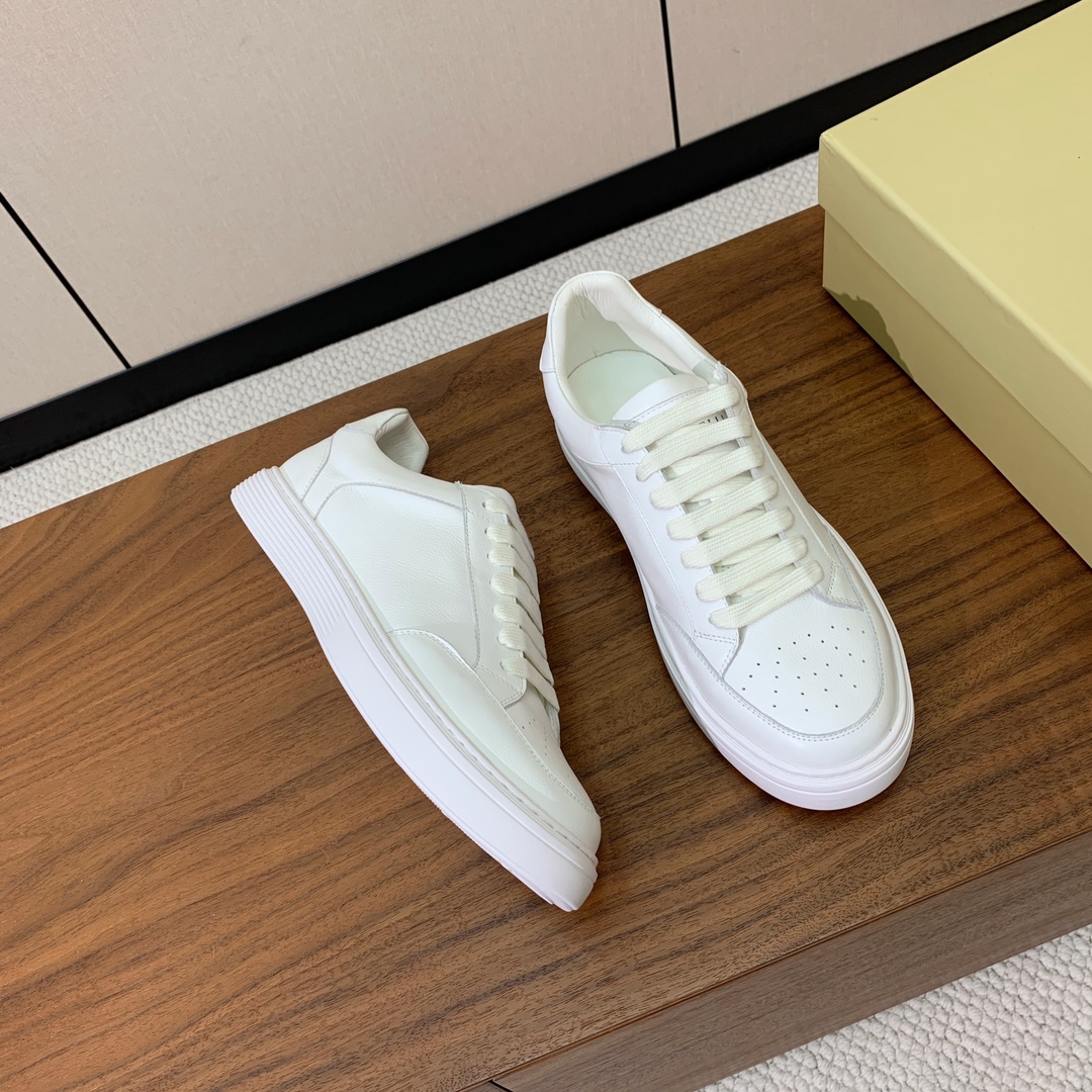 【BRUNELL* CUCINELL*】男款休闲鞋。简约时尚。鞋面牛皮、羊皮内里，高密度弹力乳胶（可拆卸