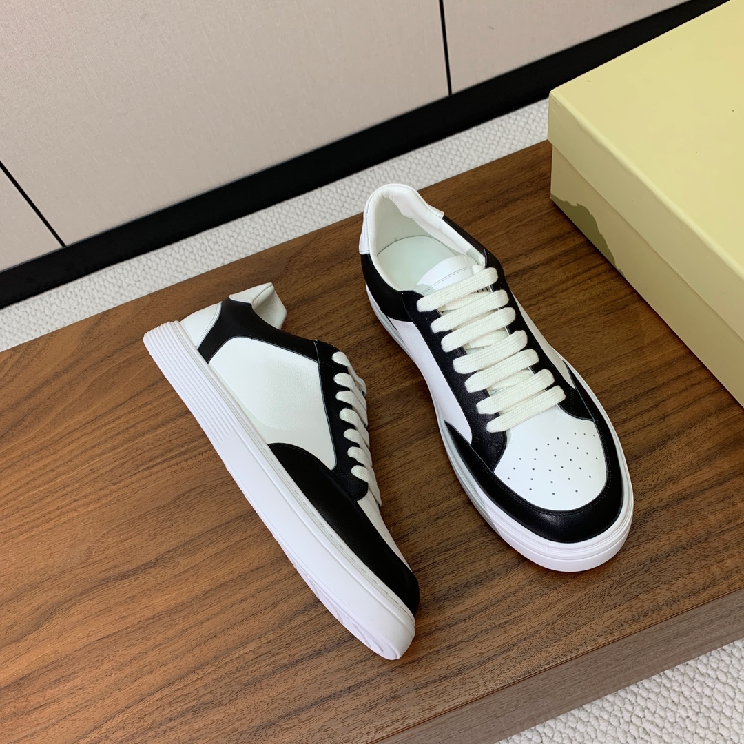 【BRUNELL* CUCINELL*】男款休闲鞋。简约时尚。鞋面牛皮、羊皮内里，高密度弹力乳胶（可拆卸