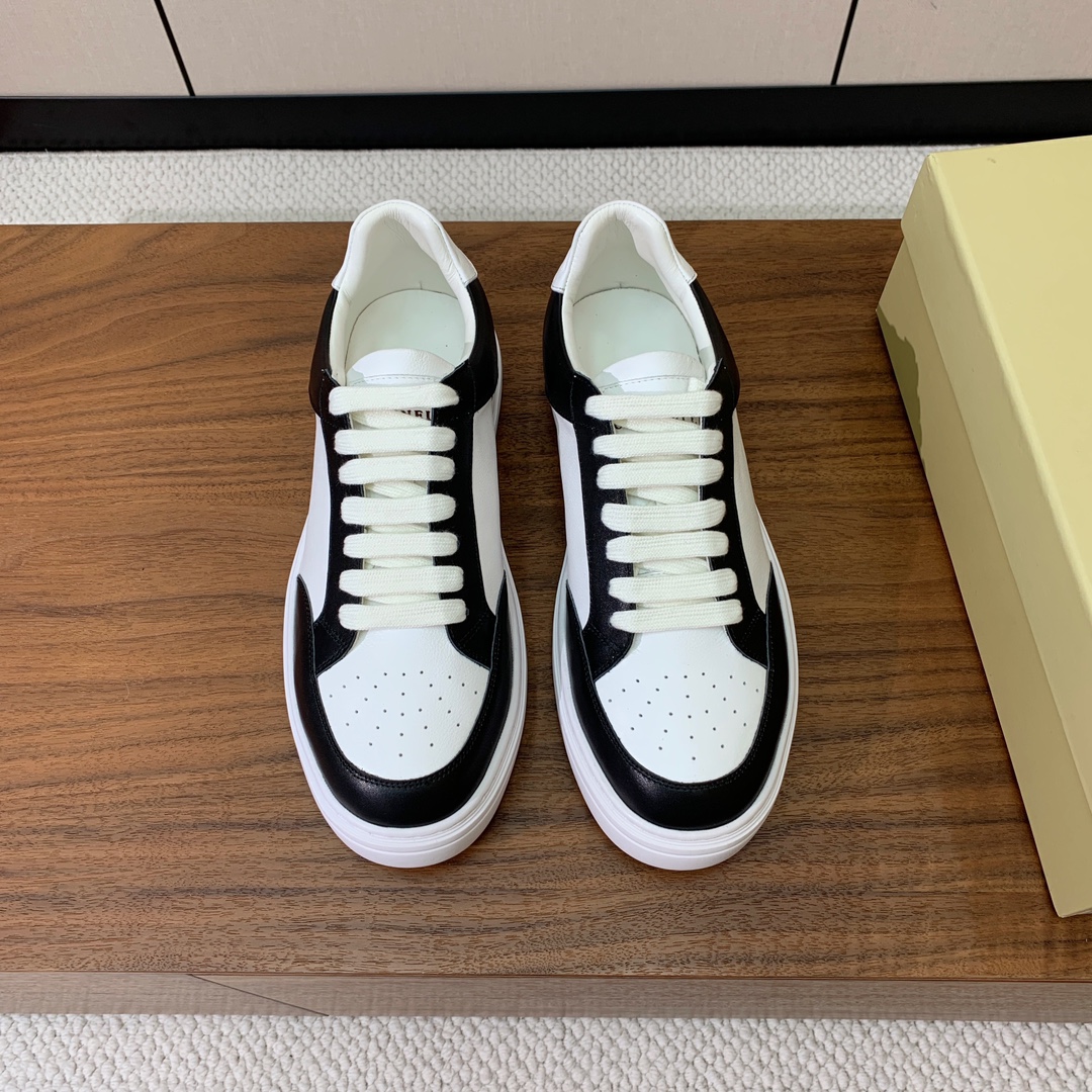 【BRUNELL* CUCINELL*】男款休闲鞋。简约时尚。鞋面牛皮、羊皮内里，高密度弹力乳胶（可拆卸
