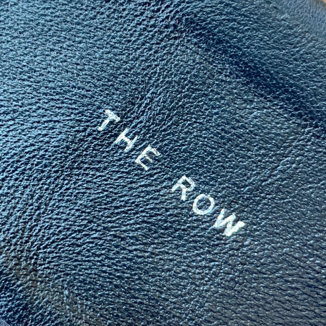 【The row】网面包头拖。带点复古味随意搭配都好看！好穿不磨脚简约百搭款~穿上就不想脱的款，鞋面原版