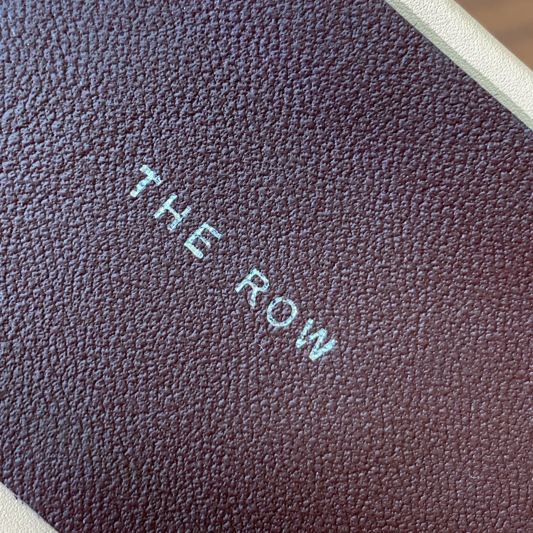 【The row】网面包头拖。带点复古味随意搭配都好看！好穿不磨脚简约百搭款~穿上就不想脱的款，鞋面原版