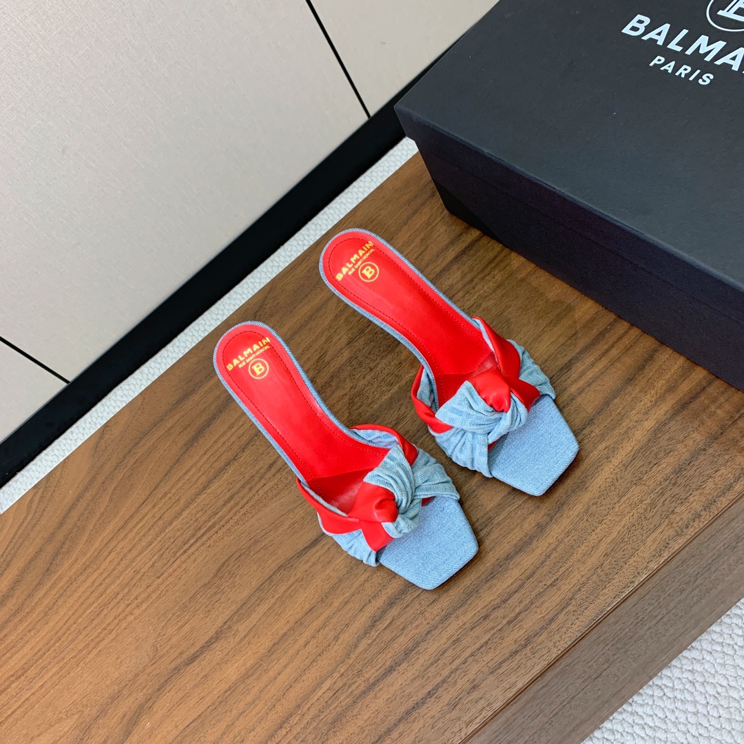 【Bal*ain】牛仔布拼色高跟拖鞋。愈发別致出众，无敌气场、无敌好看。鞋面牛仔布➕羊皮。牛皮垫脚。真皮