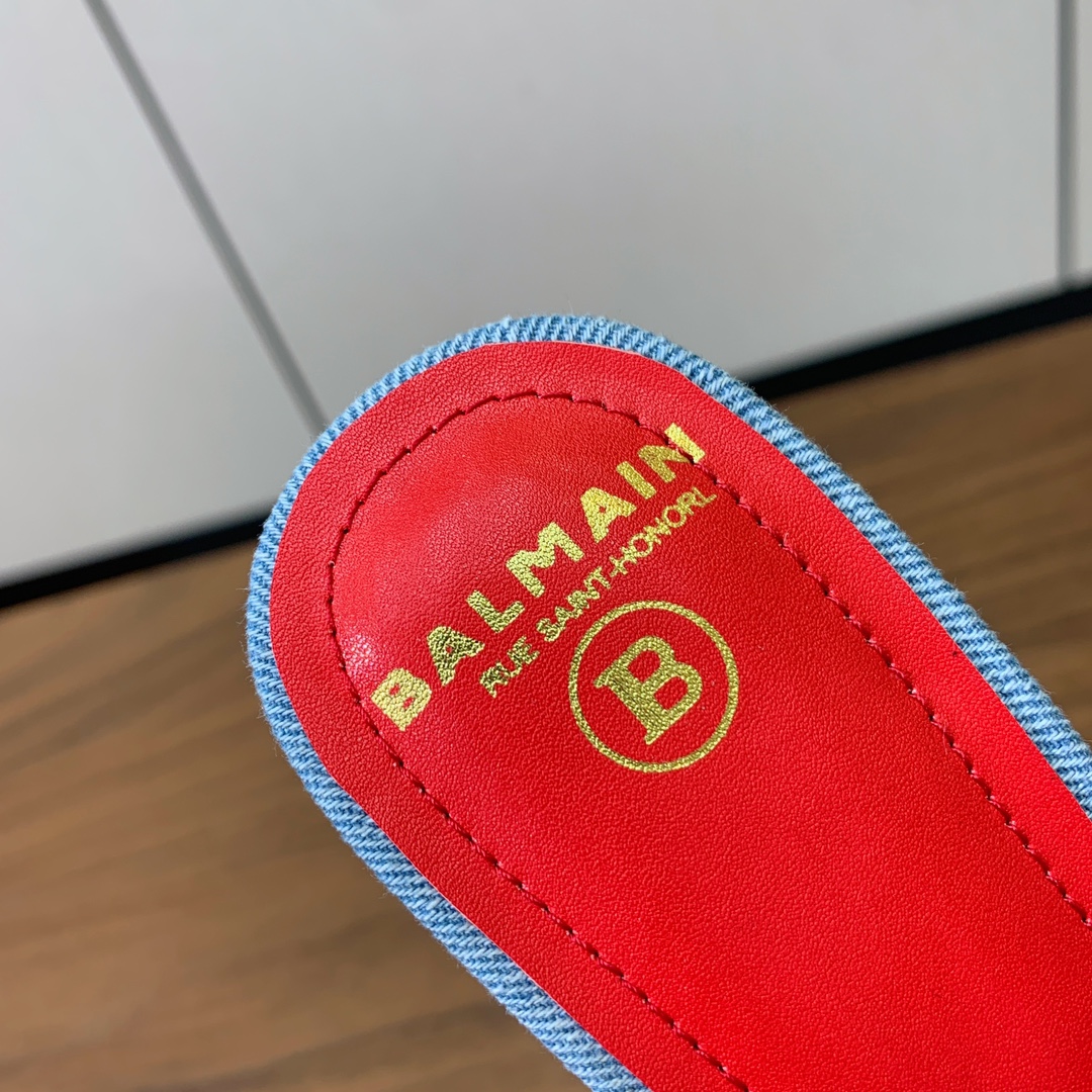 【Bal*ain】牛仔布拼色高跟拖鞋。愈发別致出众，无敌气场、无敌好看。鞋面牛仔布➕羊皮。牛皮垫脚。真皮