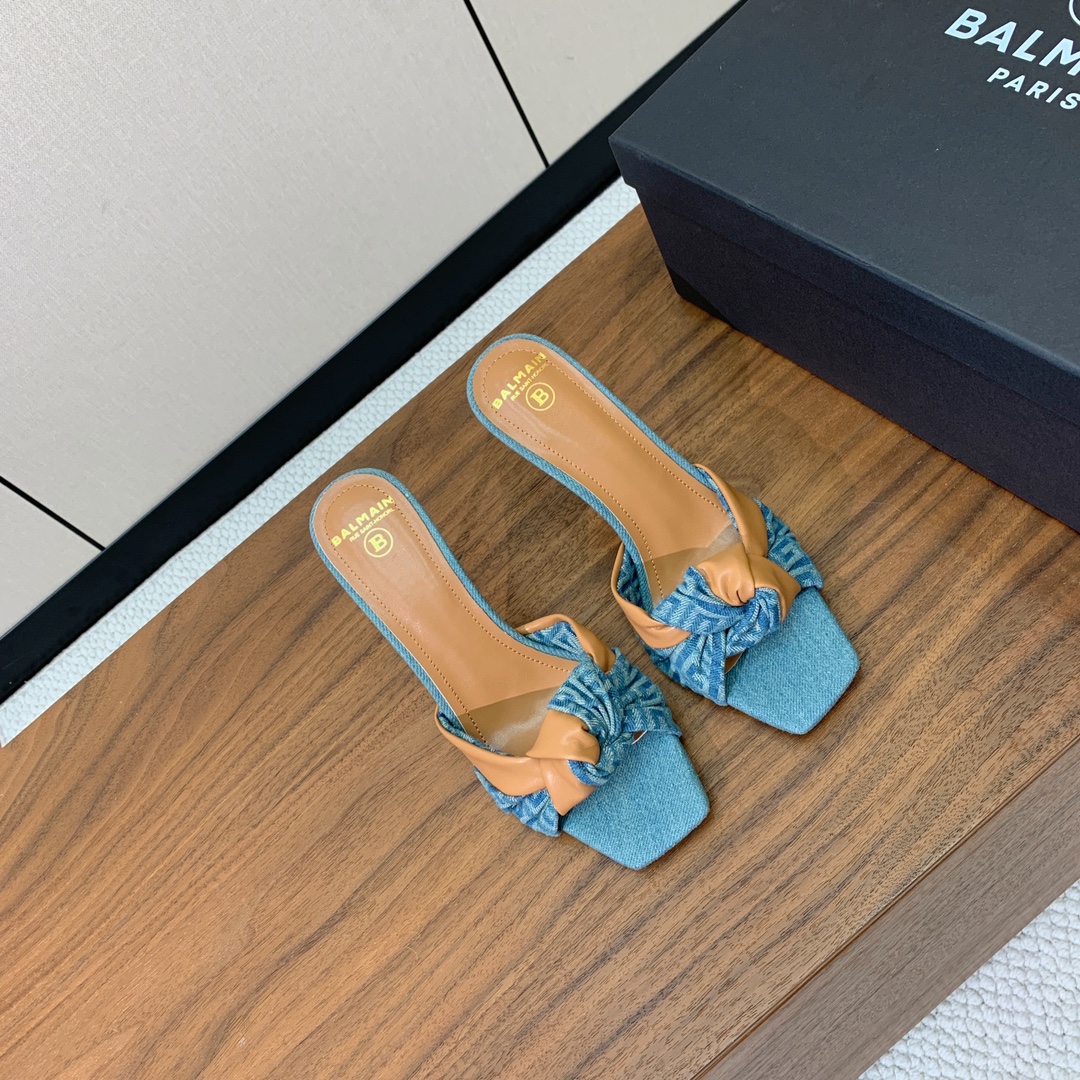 【Bal*ain】牛仔布拼色高跟拖鞋。愈发別致出众，无敌气场、无敌好看。鞋面牛仔布➕羊皮。牛皮垫脚。真皮