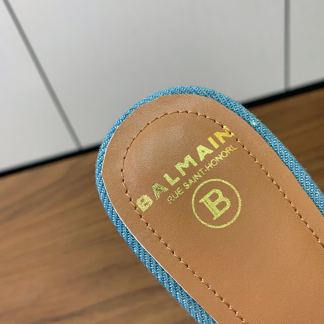 【Bal*ain】牛仔布拼色高跟拖鞋。愈发別致出众，无敌气场、无敌好看。鞋面牛仔布➕羊皮。牛皮垫脚。真皮