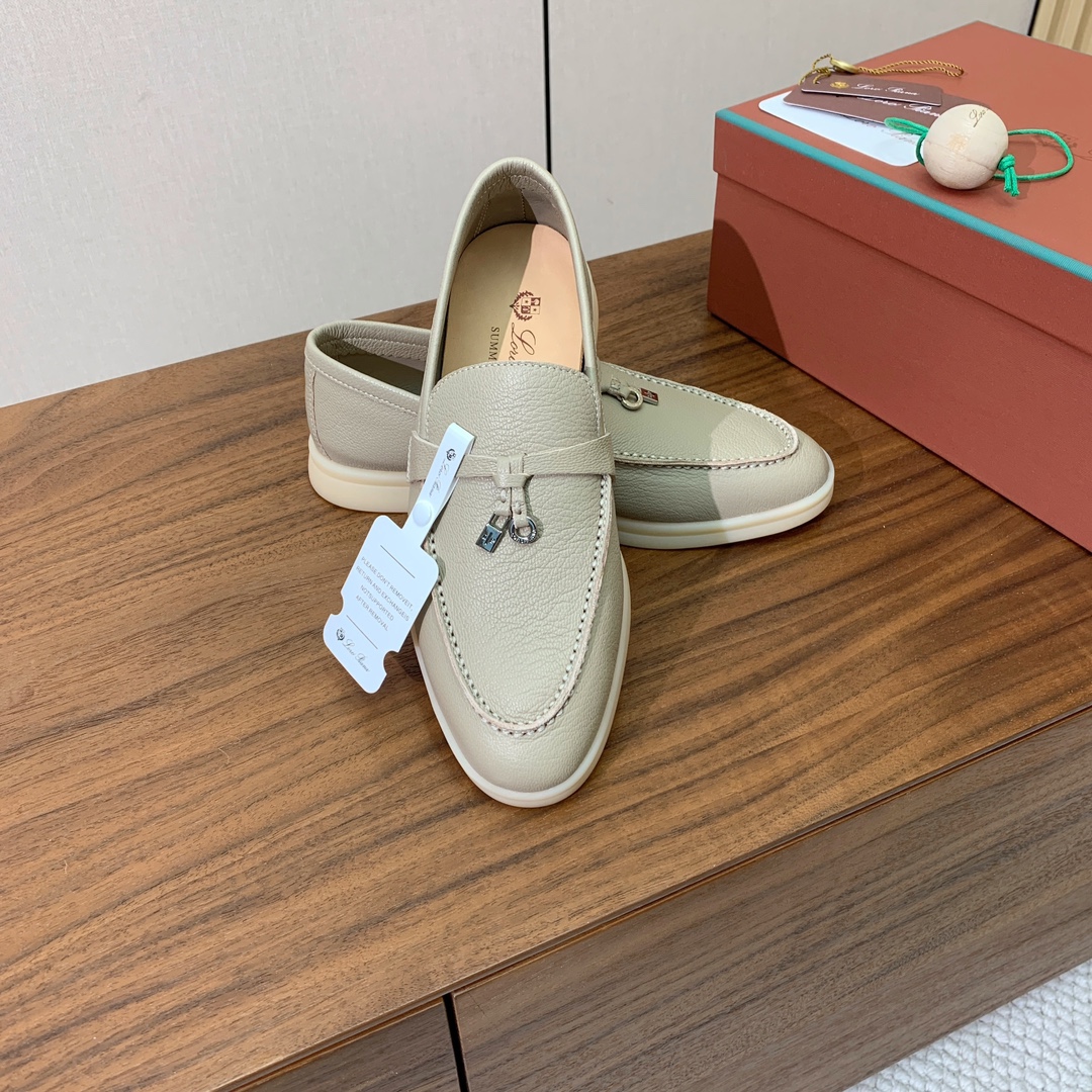【Loro Piana】皮面乐福鞋。复古优雅低调奢华。时尚性与皮料实用性同样兼具依然全网最高品质。鞋面牛