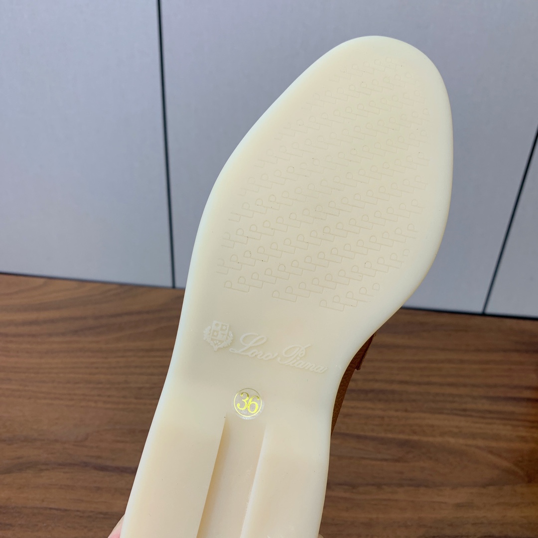 【Loro Piana】皮面乐福鞋。复古优雅低调奢华。时尚性与皮料实用性同样兼具依然全网最高品质。鞋面牛