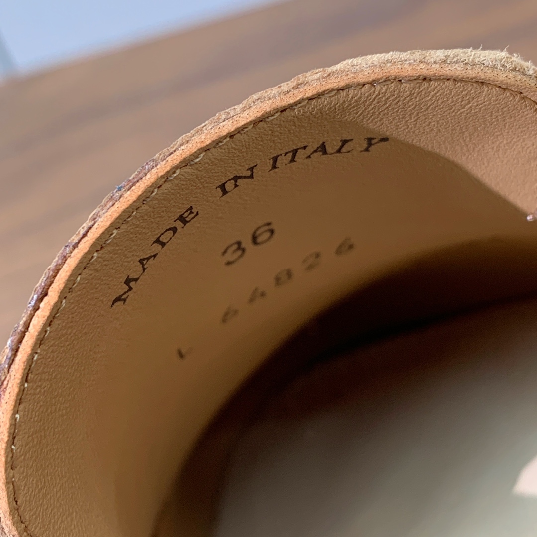 【Loro Piana】皮面乐福鞋。复古优雅低调奢华。时尚性与皮料实用性同样兼具依然全网最高品质。鞋面牛