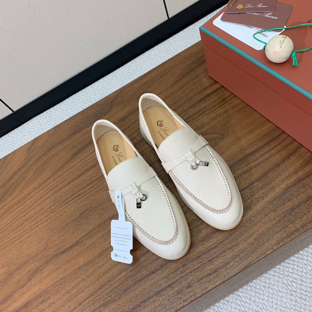 【Loro Piana】皮面乐福鞋。复古优雅低调奢华。时尚性与皮料实用性同样兼具依然全网最高品质。鞋面牛