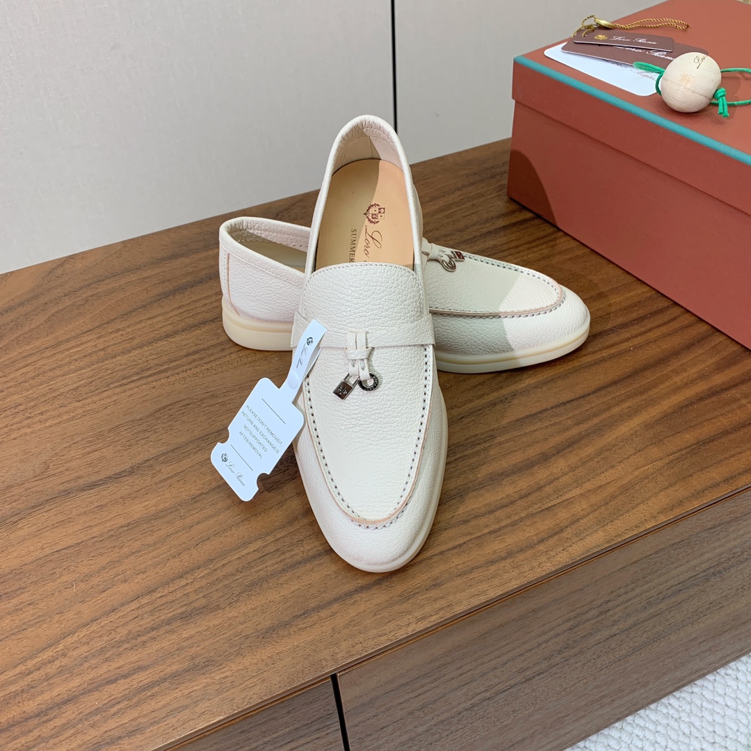 【Loro Piana】皮面乐福鞋。复古优雅低调奢华。时尚性与皮料实用性同样兼具依然全网最高品质。鞋面牛