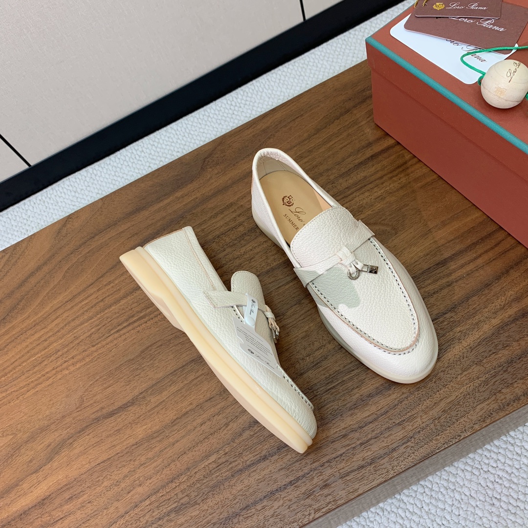 【Loro Piana】皮面乐福鞋。复古优雅低调奢华。时尚性与皮料实用性同样兼具依然全网最高品质。鞋面牛