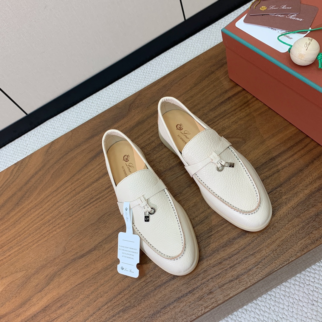 【Loro Piana】皮面乐福鞋。复古优雅低调奢华。时尚性与皮料实用性同样兼具依然全网最高品质。鞋面牛