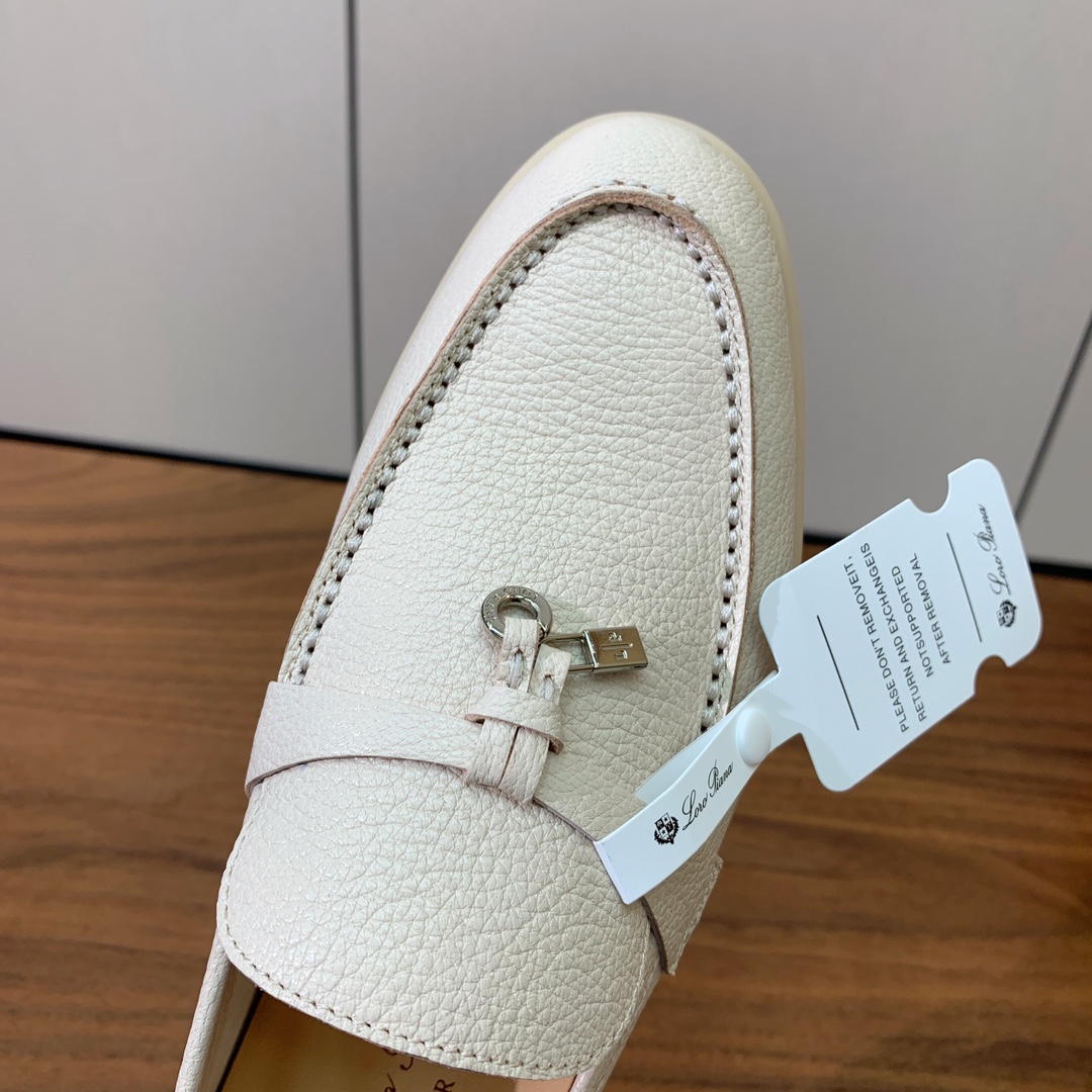 【Loro Piana】皮面乐福鞋。复古优雅低调奢华。时尚性与皮料实用性同样兼具依然全网最高品质。鞋面牛