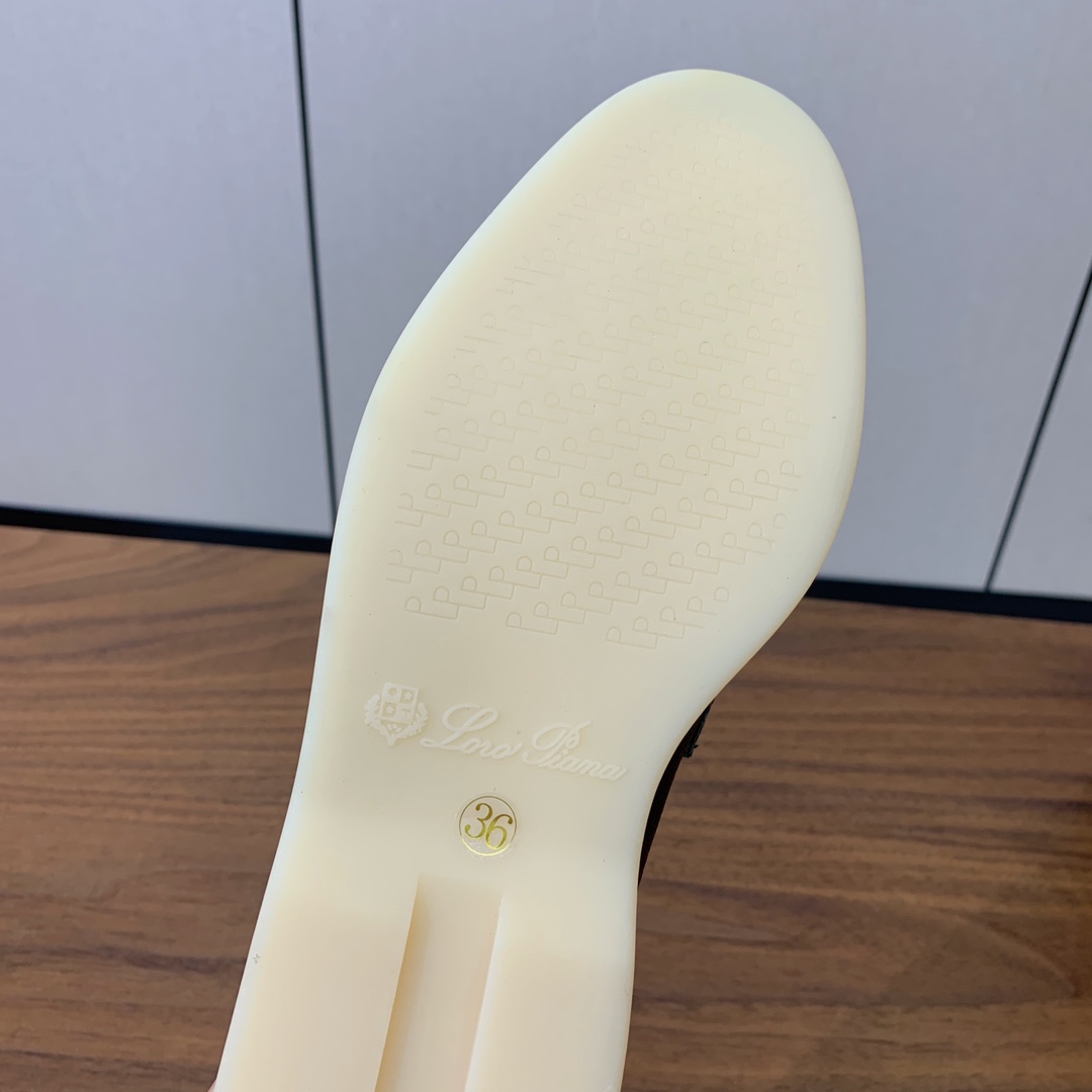 【Loro Piana】皮面乐福鞋。复古优雅低调奢华。时尚性与皮料实用性同样兼具依然全网最高品质。鞋面牛