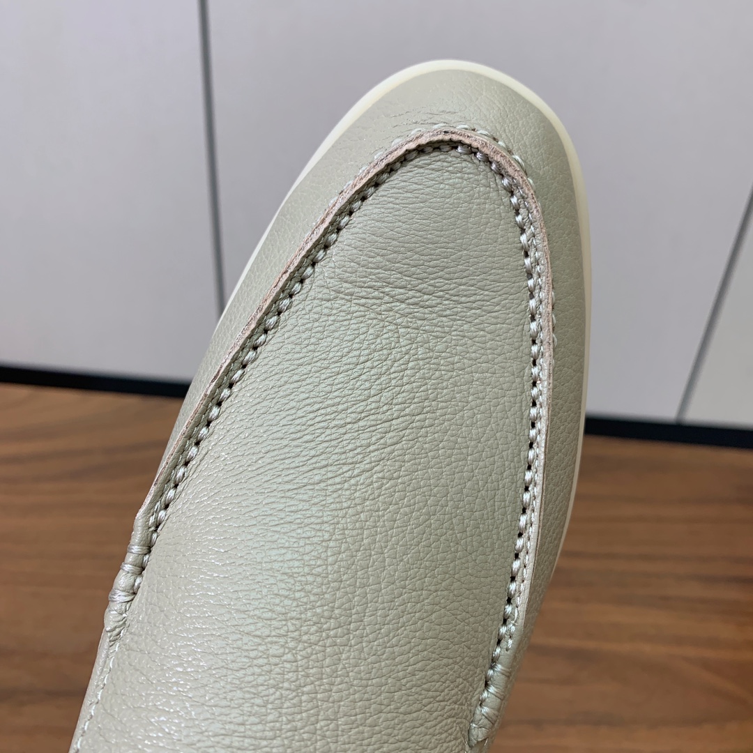 【Loro Piana】光面乐福鞋。意大利顶级羊绒复古优雅低调奢华。时尚性与皮料实用性同样兼具依然全网最