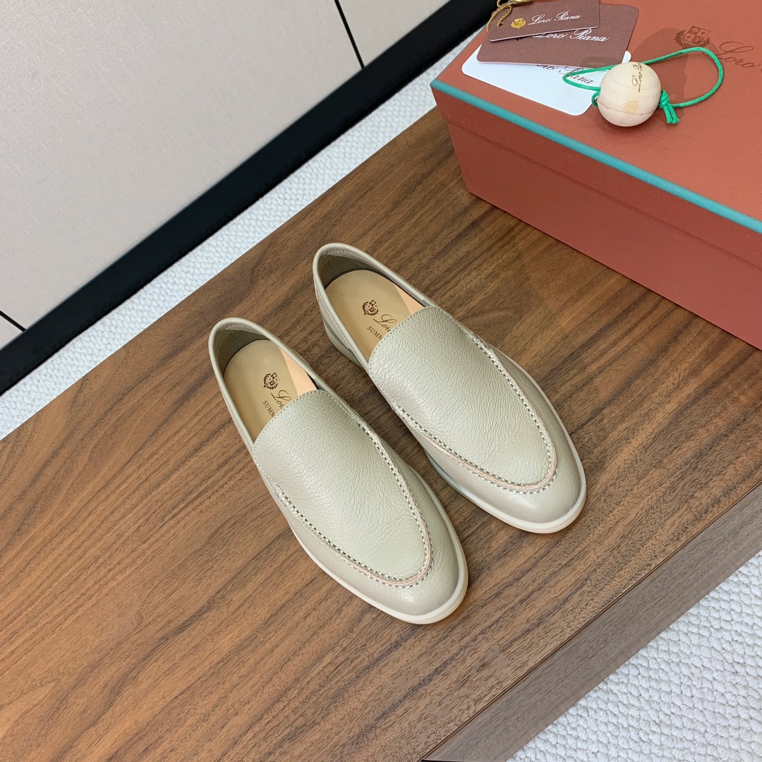【Loro Piana】光面乐福鞋。意大利顶级羊绒复古优雅低调奢华。时尚性与皮料实用性同样兼具依然全网最