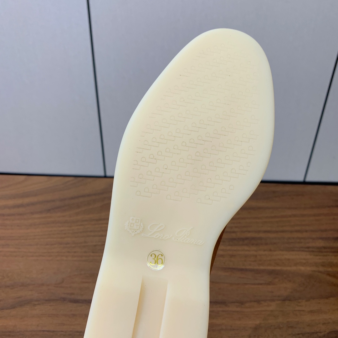 【Loro Piana】光面乐福鞋。意大利顶级羊绒复古优雅低调奢华。时尚性与皮料实用性同样兼具依然全网最