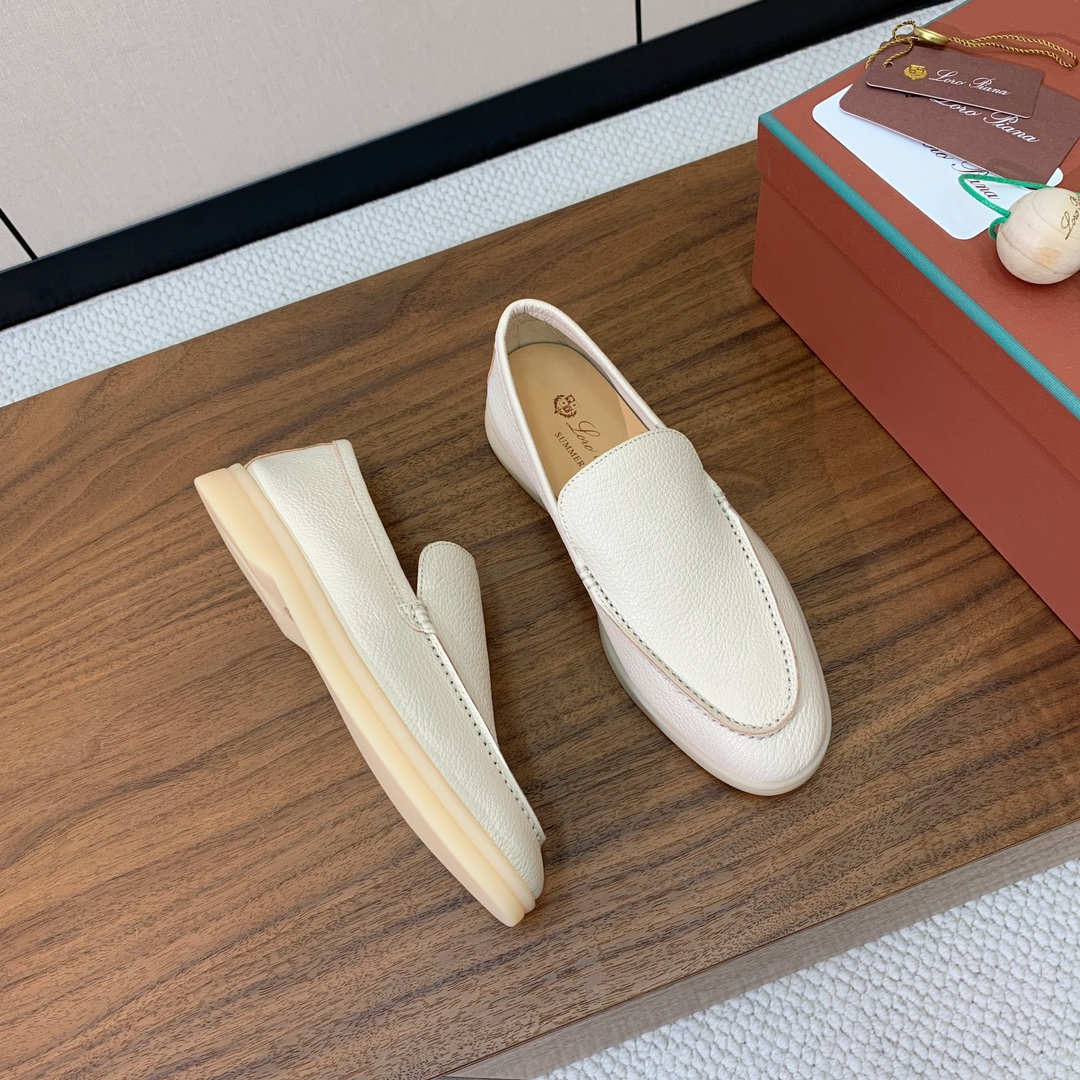 【Loro Piana】光面乐福鞋。意大利顶级羊绒复古优雅低调奢华。时尚性与皮料实用性同样兼具依然全网最