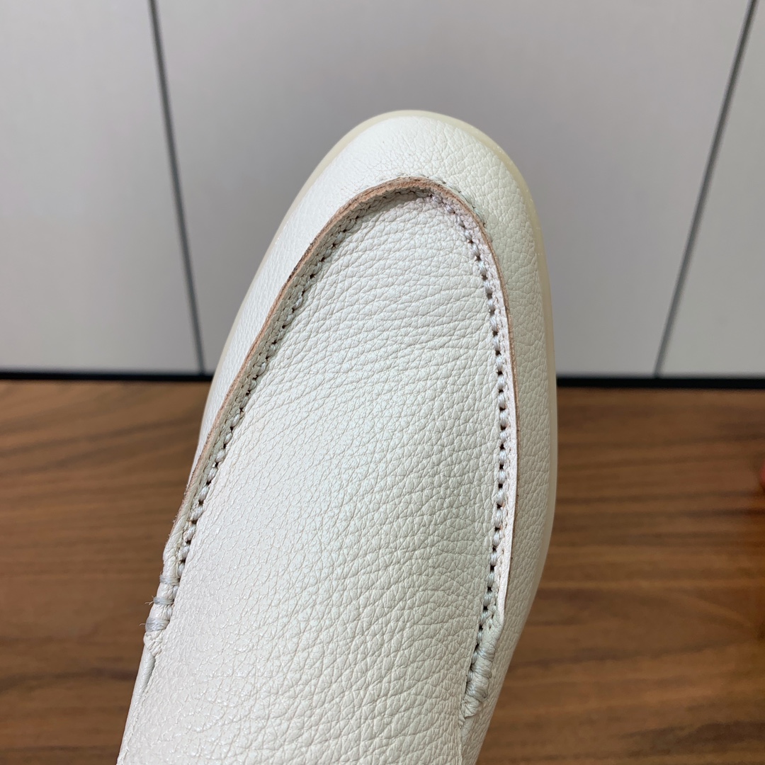 【Loro Piana】光面乐福鞋。意大利顶级羊绒复古优雅低调奢华。时尚性与皮料实用性同样兼具依然全网最