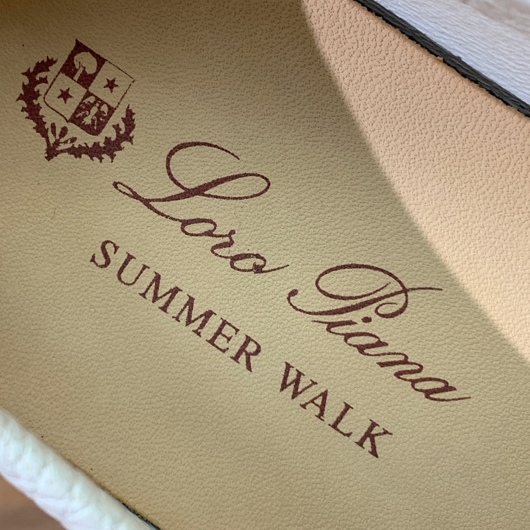 【Loro Piana】光面乐福鞋。意大利顶级羊绒复古优雅低调奢华。时尚性与皮料实用性同样兼具依然全网最