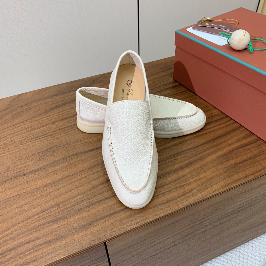 【Loro Piana】光面乐福鞋。意大利顶级羊绒复古优雅低调奢华。时尚性与皮料实用性同样兼具依然全网最