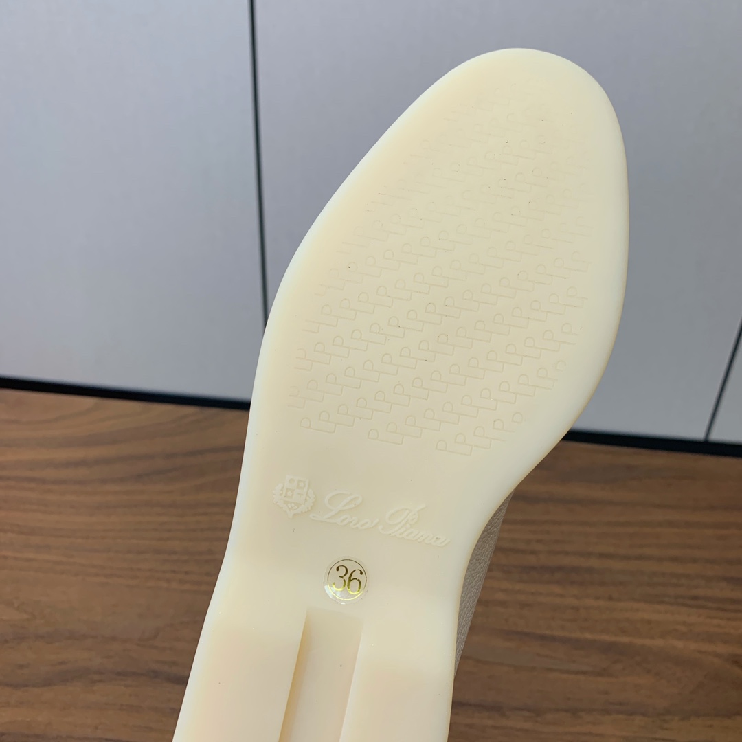 【Loro Piana】光面乐福鞋。意大利顶级羊绒复古优雅低调奢华。时尚性与皮料实用性同样兼具依然全网最