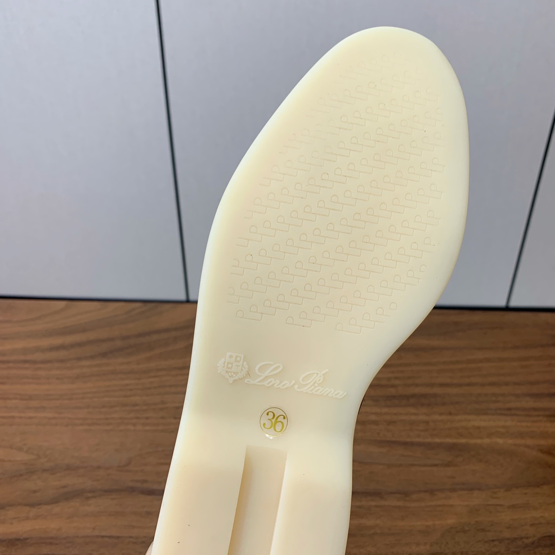【Loro Piana】光面乐福鞋。意大利顶级羊绒复古优雅低调奢华。时尚性与皮料实用性同样兼具依然全网最