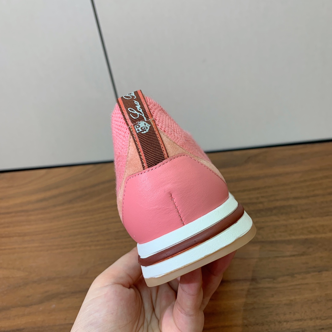 【Loro Piana】针织运动鞋。上脚轻便舒适。将功能性与低调个性风格和谐融合。打造都市着装的理想鞋履