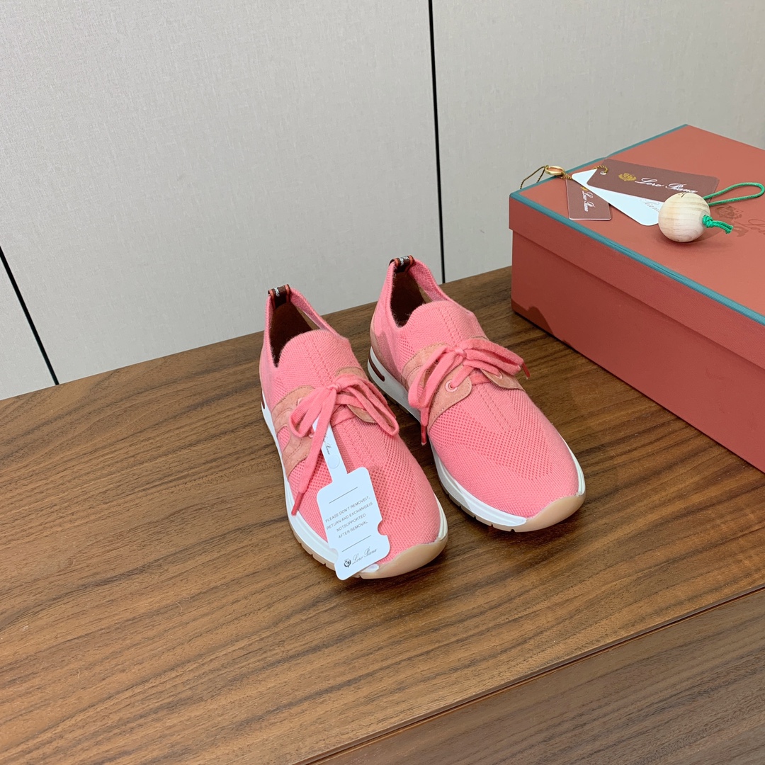 【Loro Piana】针织运动鞋。上脚轻便舒适。将功能性与低调个性风格和谐融合。打造都市着装的理想鞋履