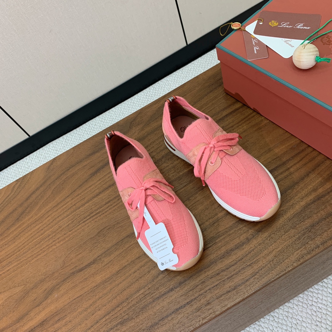 【Loro Piana】针织运动鞋。上脚轻便舒适。将功能性与低调个性风格和谐融合。打造都市着装的理想鞋履