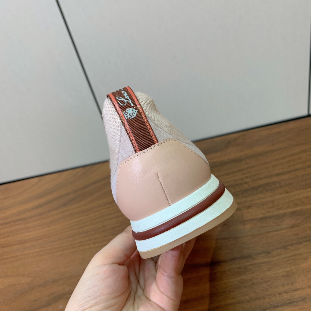 【Loro Piana】针织运动鞋。上脚轻便舒适。将功能性与低调个性风格和谐融合。打造都市着装的理想鞋履
