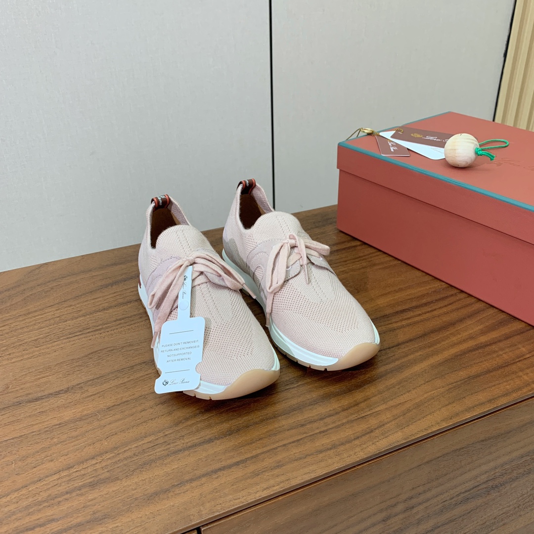 【Loro Piana】针织运动鞋。上脚轻便舒适。将功能性与低调个性风格和谐融合。打造都市着装的理想鞋履