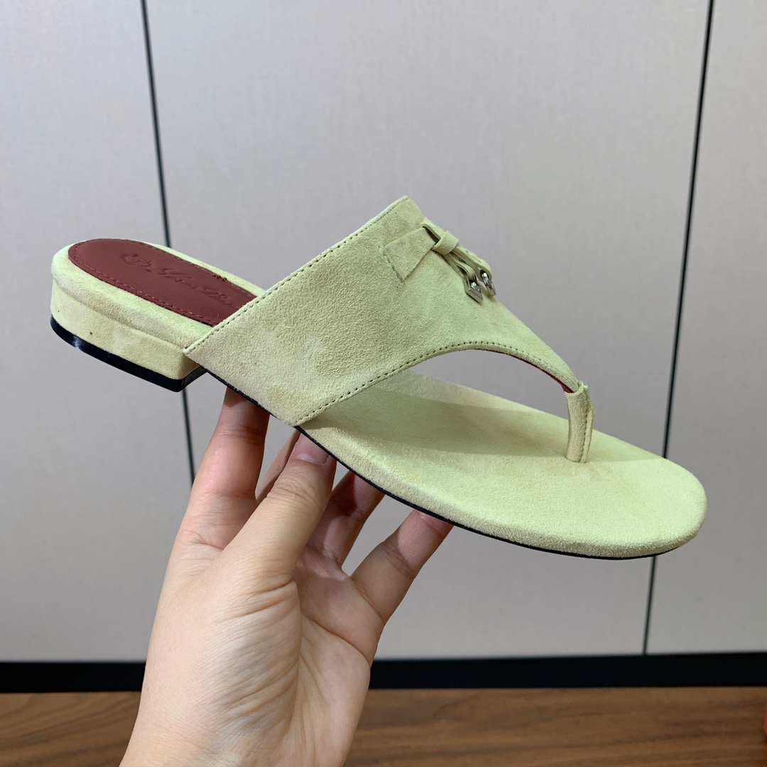 【Loro Piana】人字拖鞋。意大利顶级羊绒复古优雅低调奢华。时尚性与皮料实用性同样兼具依然全网最高
