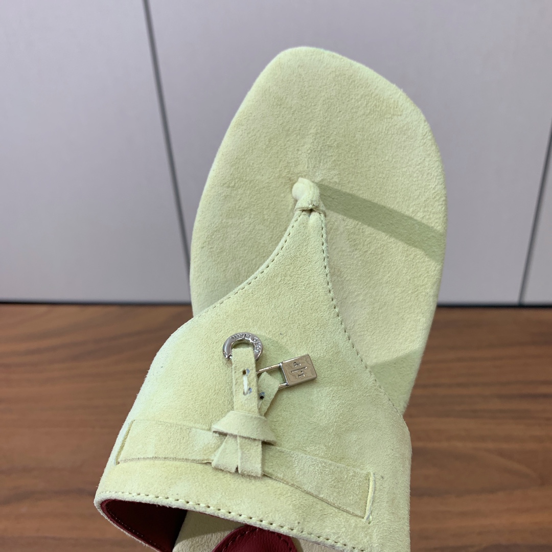 【Loro Piana】人字拖鞋。意大利顶级羊绒复古优雅低调奢华。时尚性与皮料实用性同样兼具依然全网最高