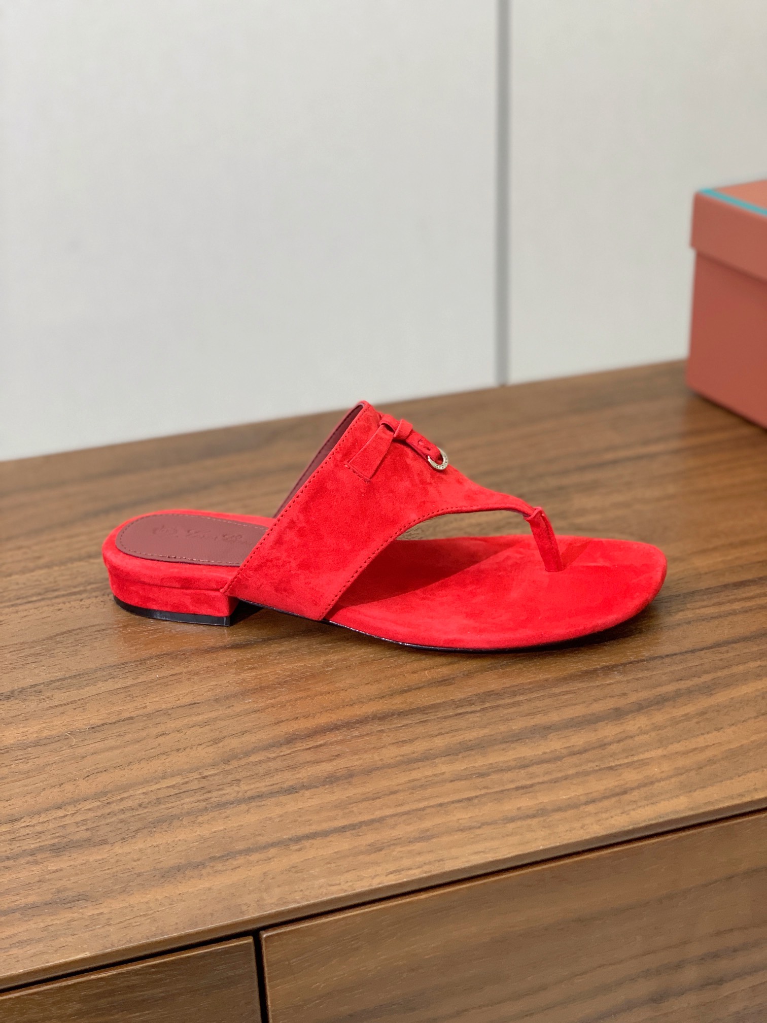 【Loro Piana】人字拖鞋。意大利顶级羊绒复古优雅低调奢华。时尚性与皮料实用性同样兼具依然全网最高