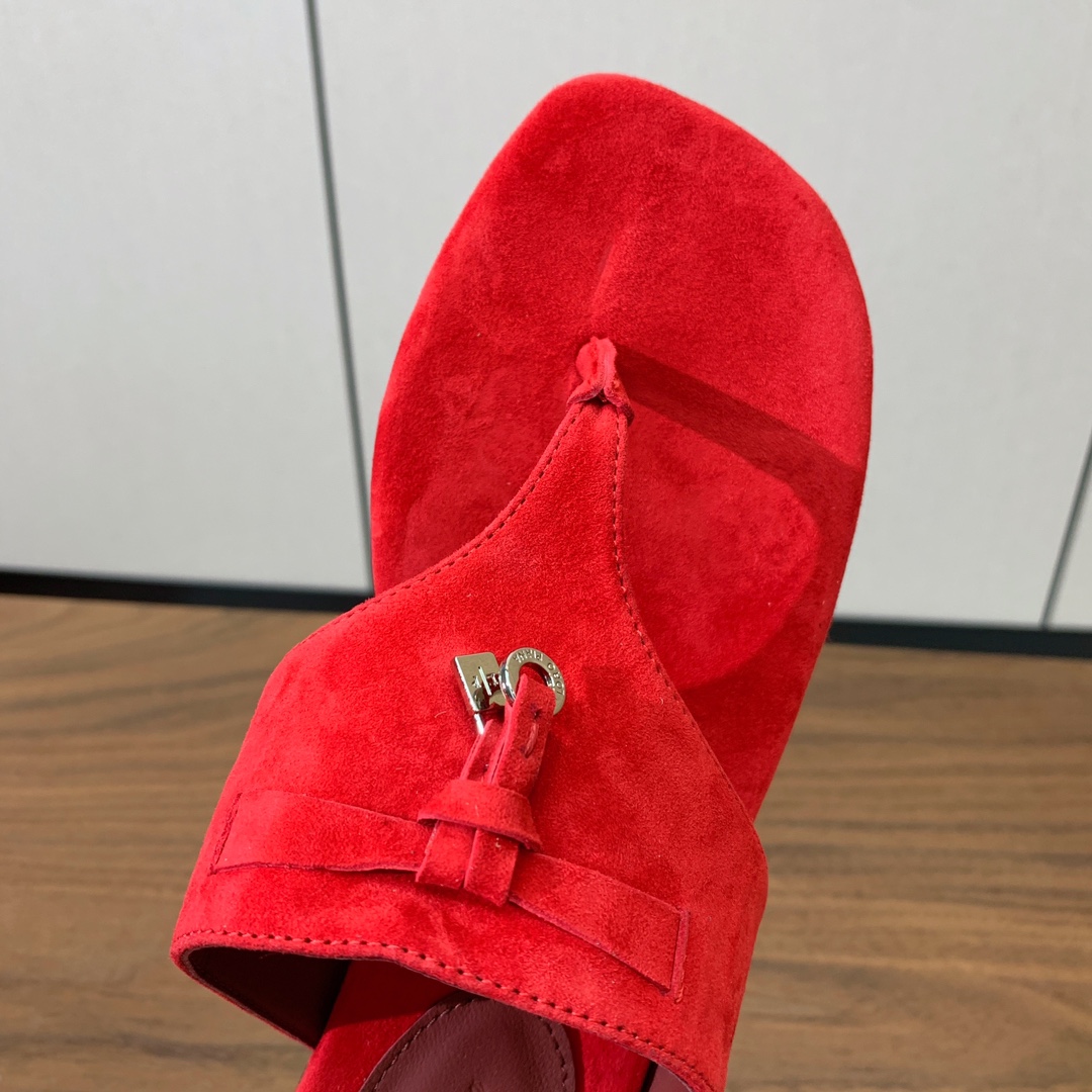 【Loro Piana】人字拖鞋。意大利顶级羊绒复古优雅低调奢华。时尚性与皮料实用性同样兼具依然全网最高