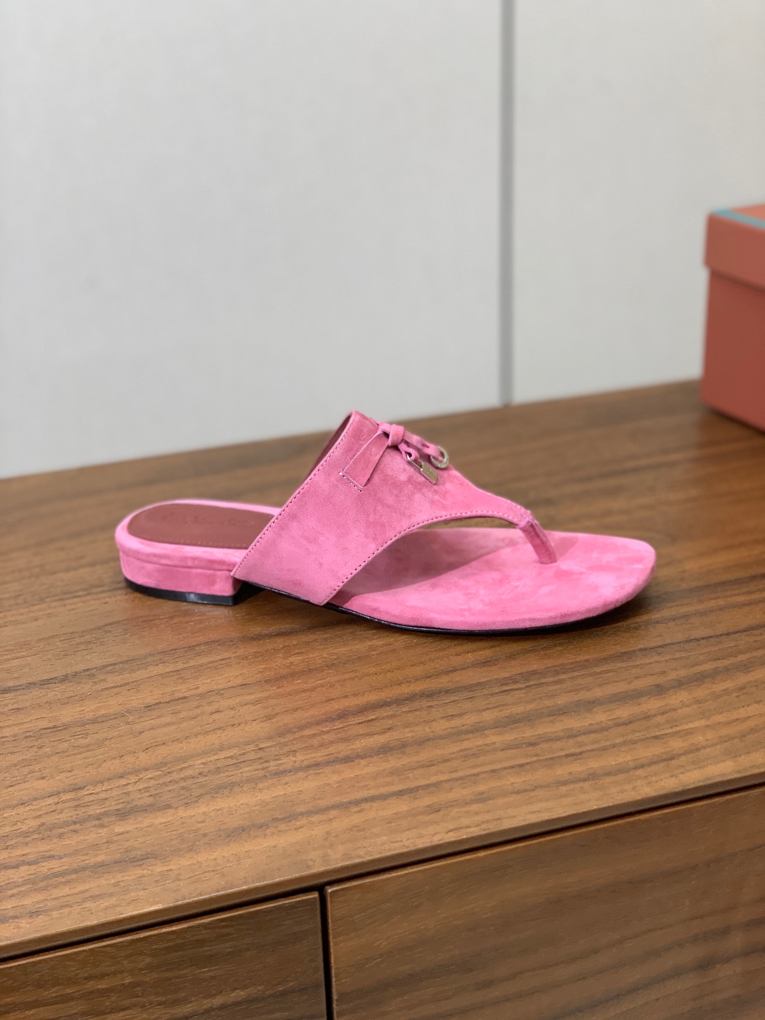 【Loro Piana】人字拖鞋。意大利顶级羊绒复古优雅低调奢华。时尚性与皮料实用性同样兼具依然全网最高