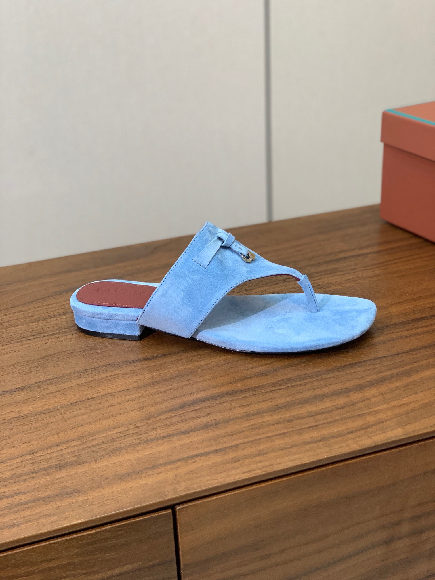 【Loro Piana】人字拖鞋。意大利顶级羊绒复古优雅低调奢华。时尚性与皮料实用性同样兼具依然全网最高