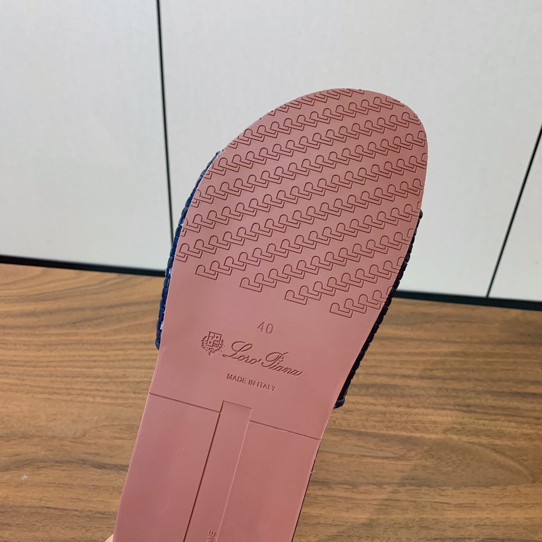 【Loro Piana】男款拖鞋。意大利顶级羊绒复古优雅低调奢华。时尚性与皮料实用性同样兼具依然全网最高
