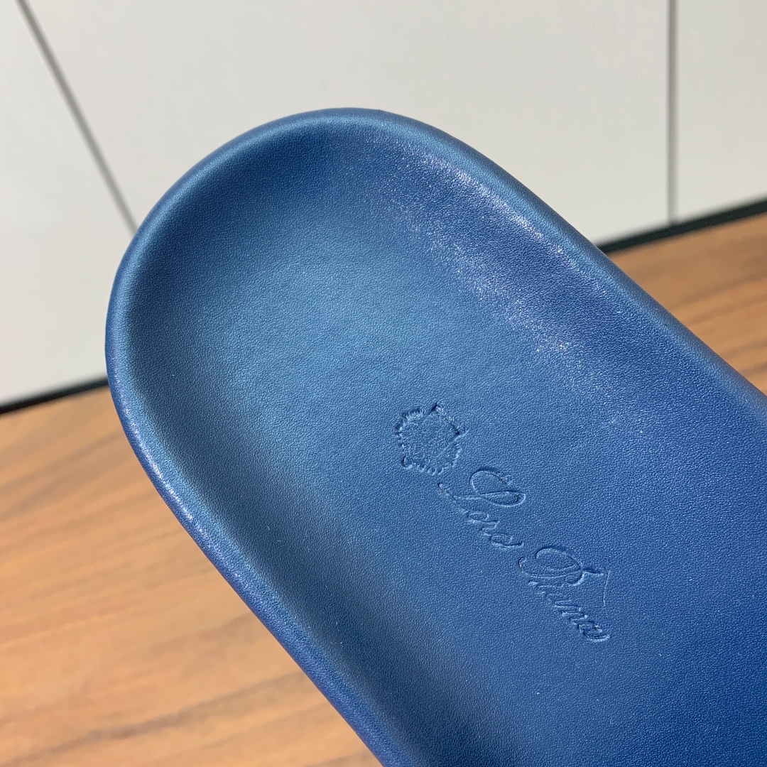 【Loro Piana】男款拖鞋。意大利顶级羊绒复古优雅低调奢华。时尚性与皮料实用性同样兼具依然全网最高