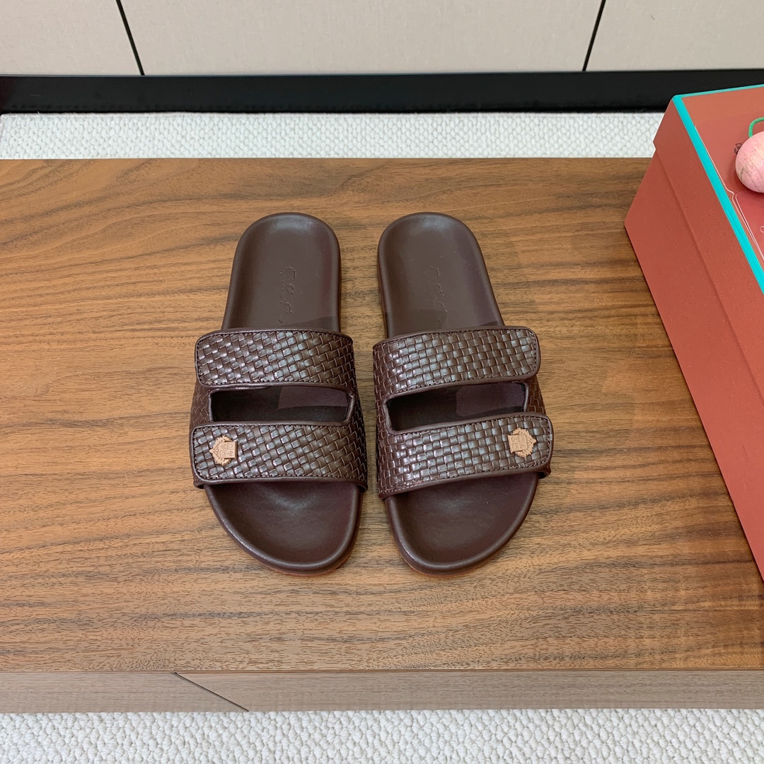 【Loro Piana】男款拖鞋。意大利顶级羊绒复古优雅低调奢华。时尚性与皮料实用性同样兼具依然全网最高