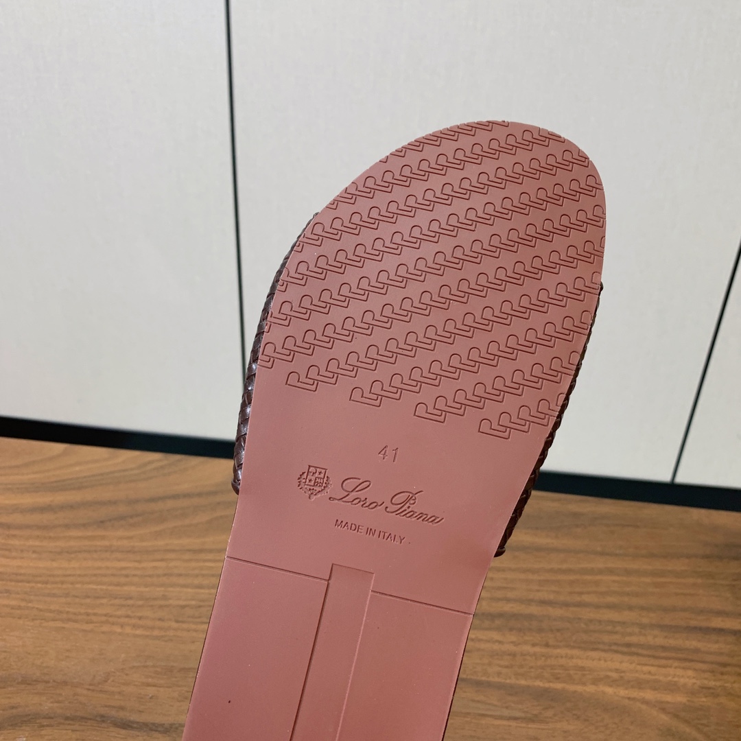 【Loro Piana】男款拖鞋。意大利顶级羊绒复古优雅低调奢华。时尚性与皮料实用性同样兼具依然全网最高