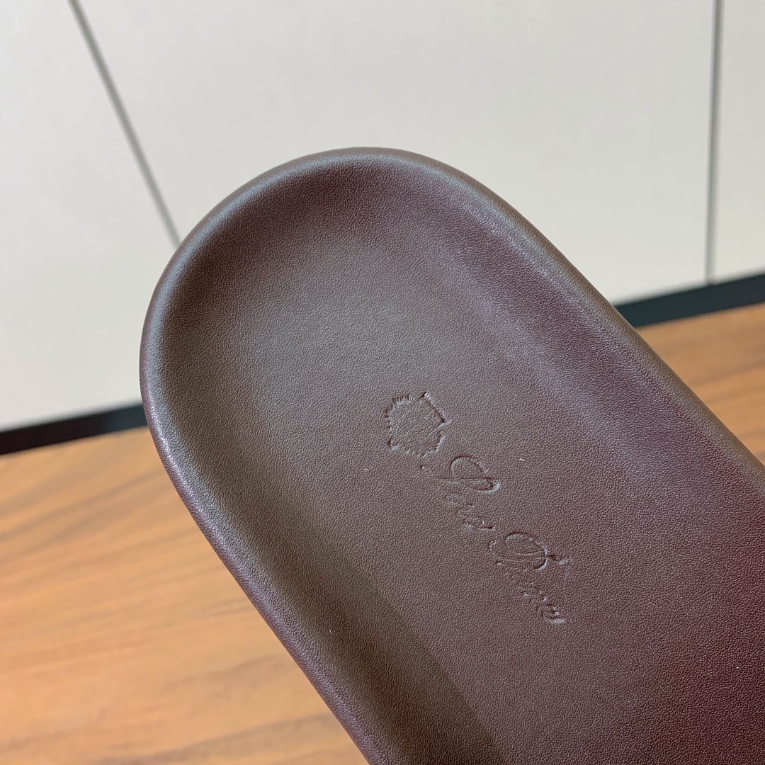 【Loro Piana】男款拖鞋。意大利顶级羊绒复古优雅低调奢华。时尚性与皮料实用性同样兼具依然全网最高