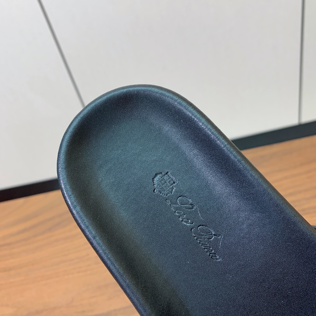 【Loro Piana】男款拖鞋。意大利顶级羊绒复古优雅低调奢华。时尚性与皮料实用性同样兼具依然全网最高
