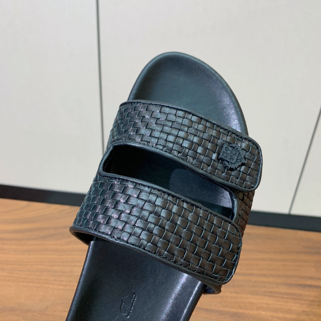 【Loro Piana】男款拖鞋。意大利顶级羊绒复古优雅低调奢华。时尚性与皮料实用性同样兼具依然全网最高