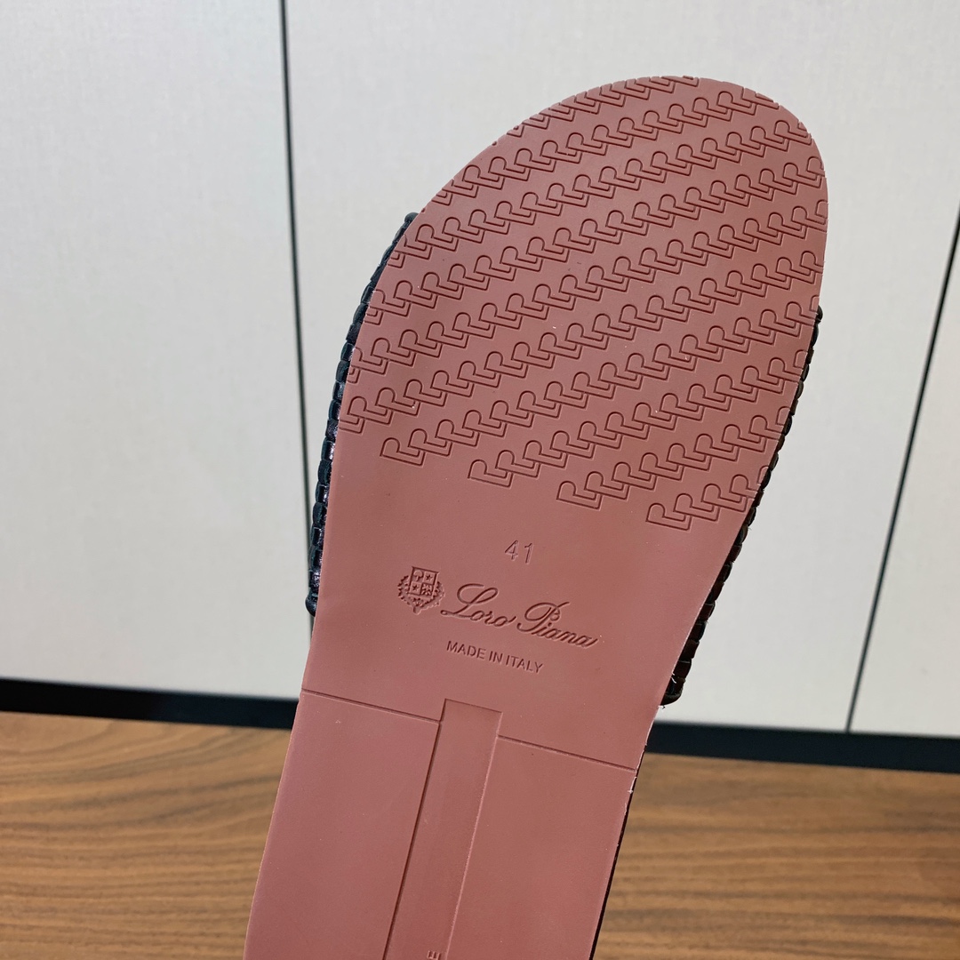 【Loro Piana】男款拖鞋。意大利顶级羊绒复古优雅低调奢华。时尚性与皮料实用性同样兼具依然全网最高