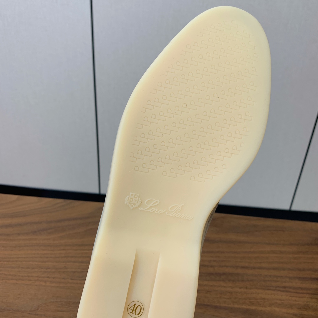 【Loro Piana】男款包头拖。复古优雅低调奢华。时尚性与皮料实用性同样兼具依然全网最高品质。鞋面牛