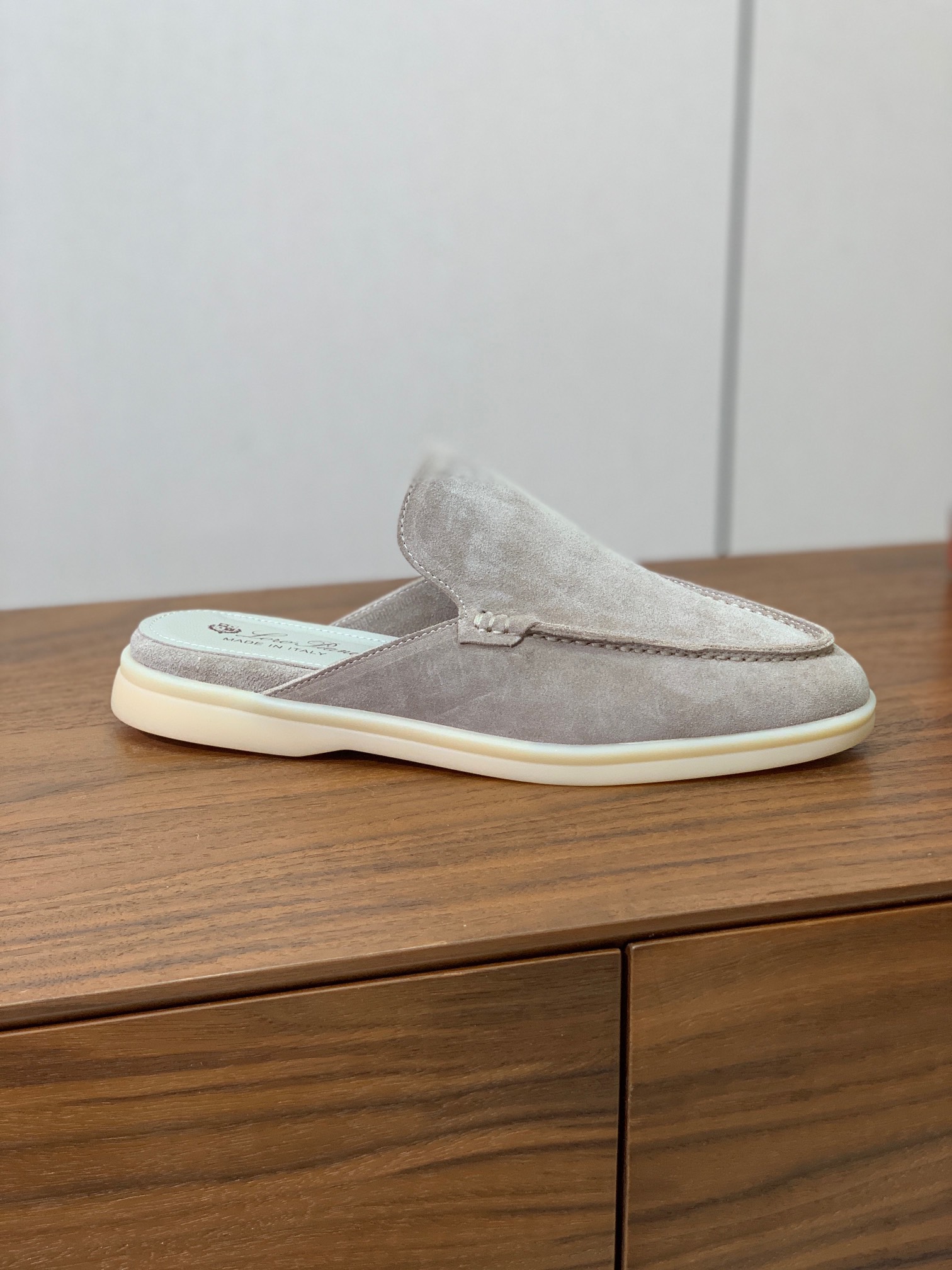 【Loro Piana】男款包头拖。复古优雅低调奢华。时尚性与皮料实用性同样兼具依然全网最高品质。鞋面牛